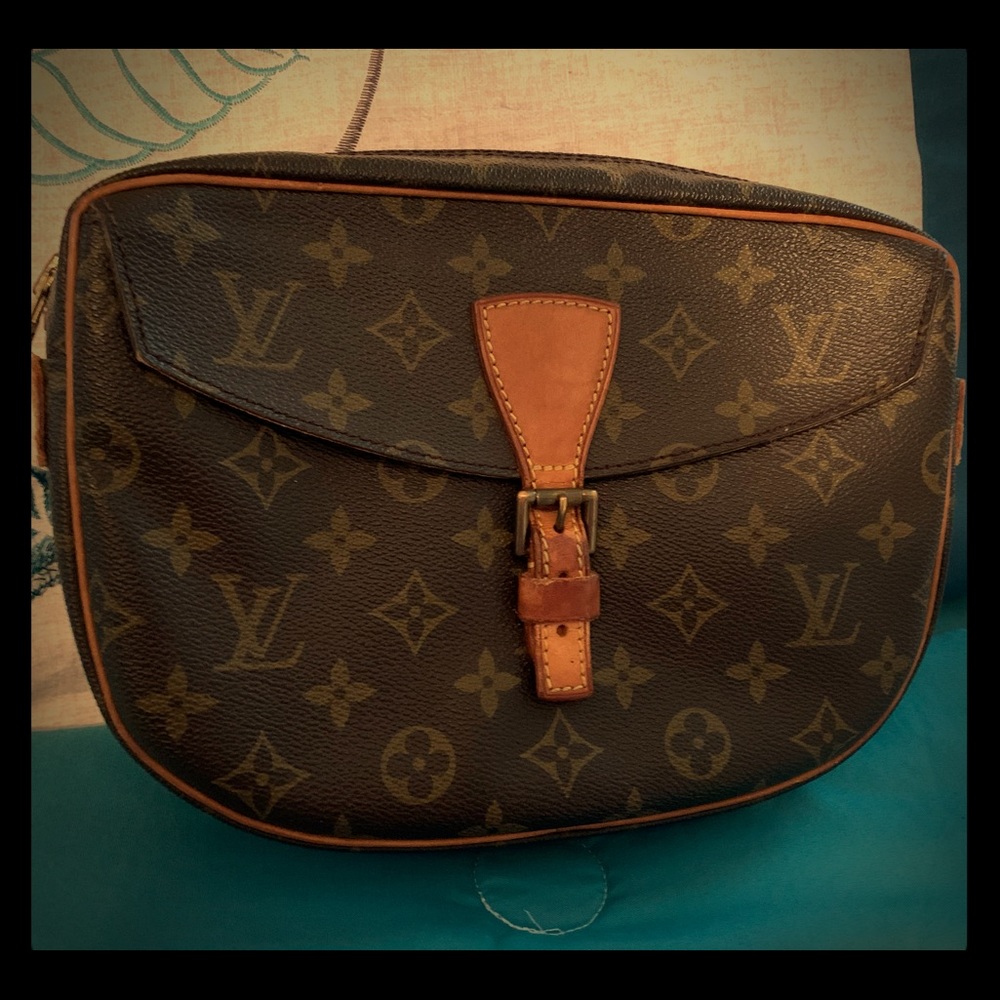 Louis Vuitton Crossbody Bag W/O strap! 😍